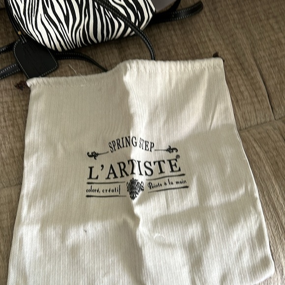 Spring step L’Artiste Zebra rounded bag with removable adjustable strap - Picture 8 of 12